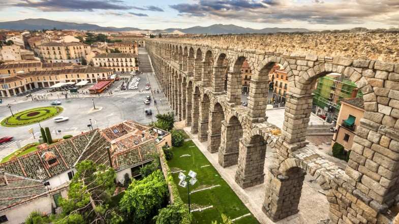 Located 90 kilometers northwest of Madrid, Segovia is a charming and historical town. The city is famous for its 28m tall Roman Aqueduct.