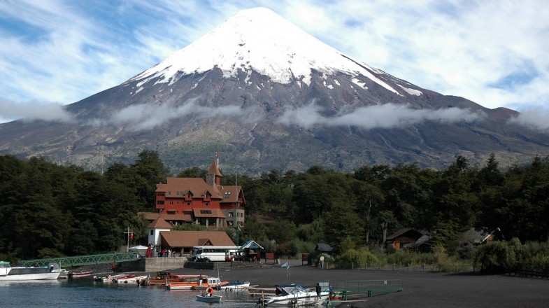 Osorno volcano is better known for its skiing and snowboarding routes than for its climbing, but it can be done with a bit of technical knowledge.