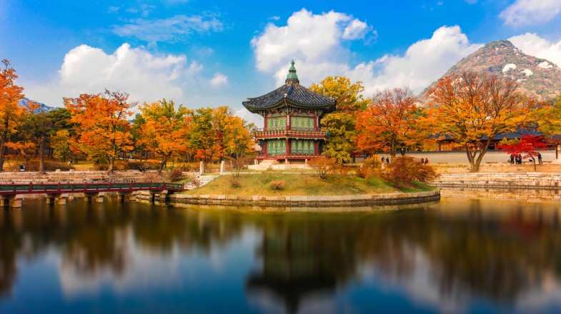 Autumn season of Gyeongbokgung Palace in South Korea in October.