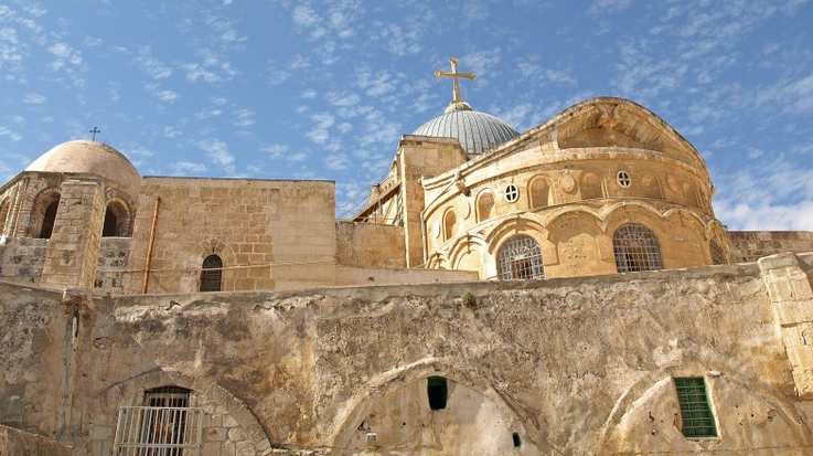 Add visiting to The Church of Holy Sepulchre when you travel from Amman to Jerusalem.