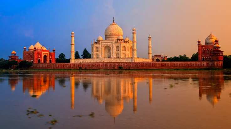 Delhi and Agra make up two of the three points in India’s Golden Triangle, so travel between the two cities is common.