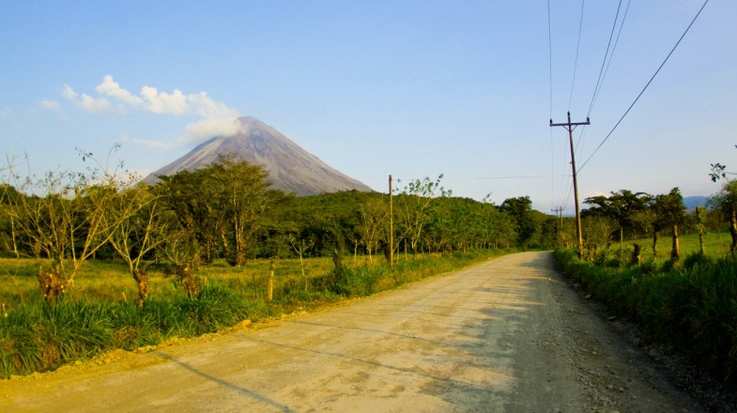 There are many ways to get from San Jose to La Fortuna