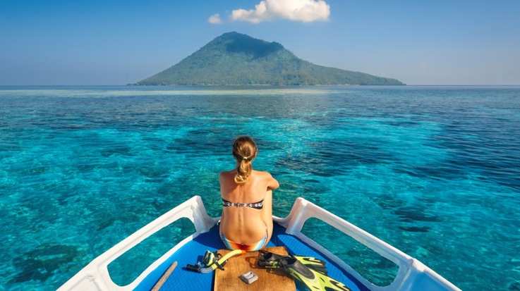 Explore the coastlines on a boat while spending 7 days in Indonesia.