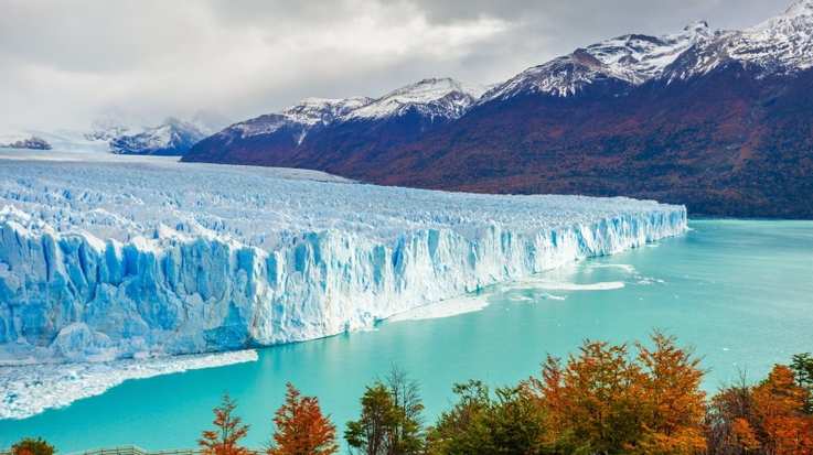 Seated the on the edge of Lago Argentino in Patagonia’s Los Glaciares National Park, Perito Moreno Glacier is one of the biggest in the region.