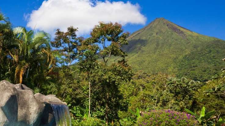 You won't be short of things to do in La Fortuna as it is known to be the region with most of Costa Rica's highlights, such as Arenal Volcano and Lake Arenal.