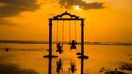 Enjoy a swing on the sea swings of Gili Trawangan, thats a fun thing to do on the island.