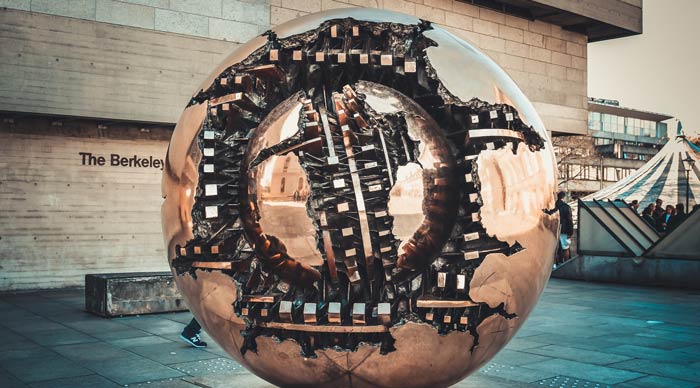 Sfera con sfera Trinity Colloege