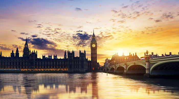  Big Ben and the house of Parliament during sunset