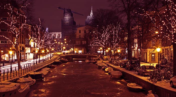  Christmas time in Amsterdam with snowy canals