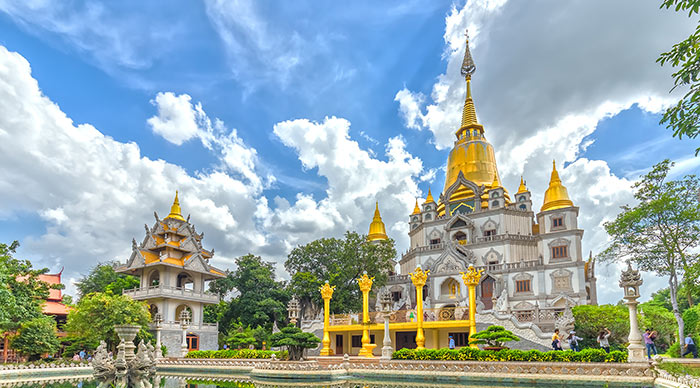 Buu Long Buddhist temple, pagoda expressed in many cultures Buddhism currently in Ho Chi Minh City, Vietnam